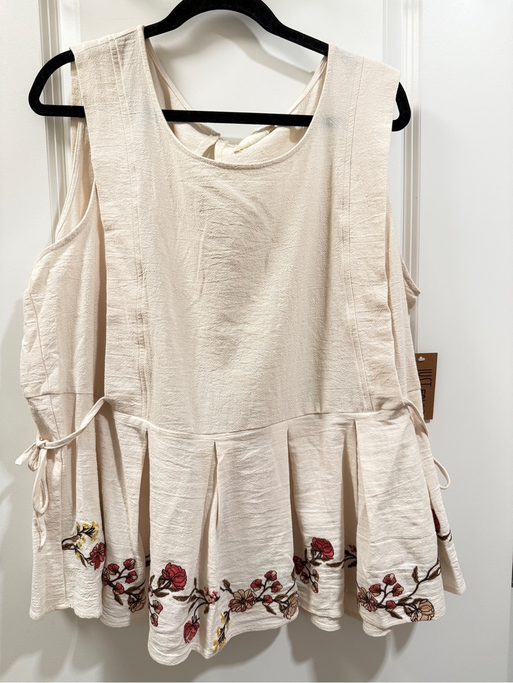 Plus Size Women's Floral Embroidered Woven Top 3X